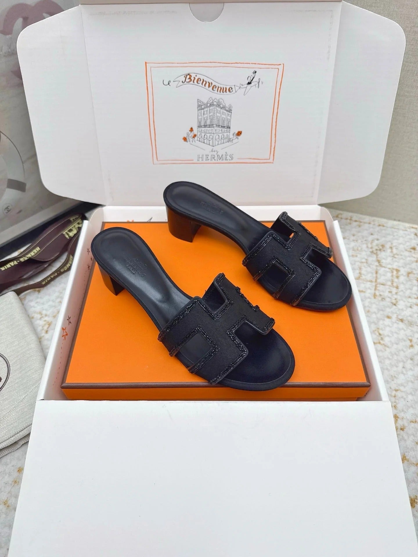 HM 26ss Oran Sandals 50 Black Sheepskin Rhinestone 625234