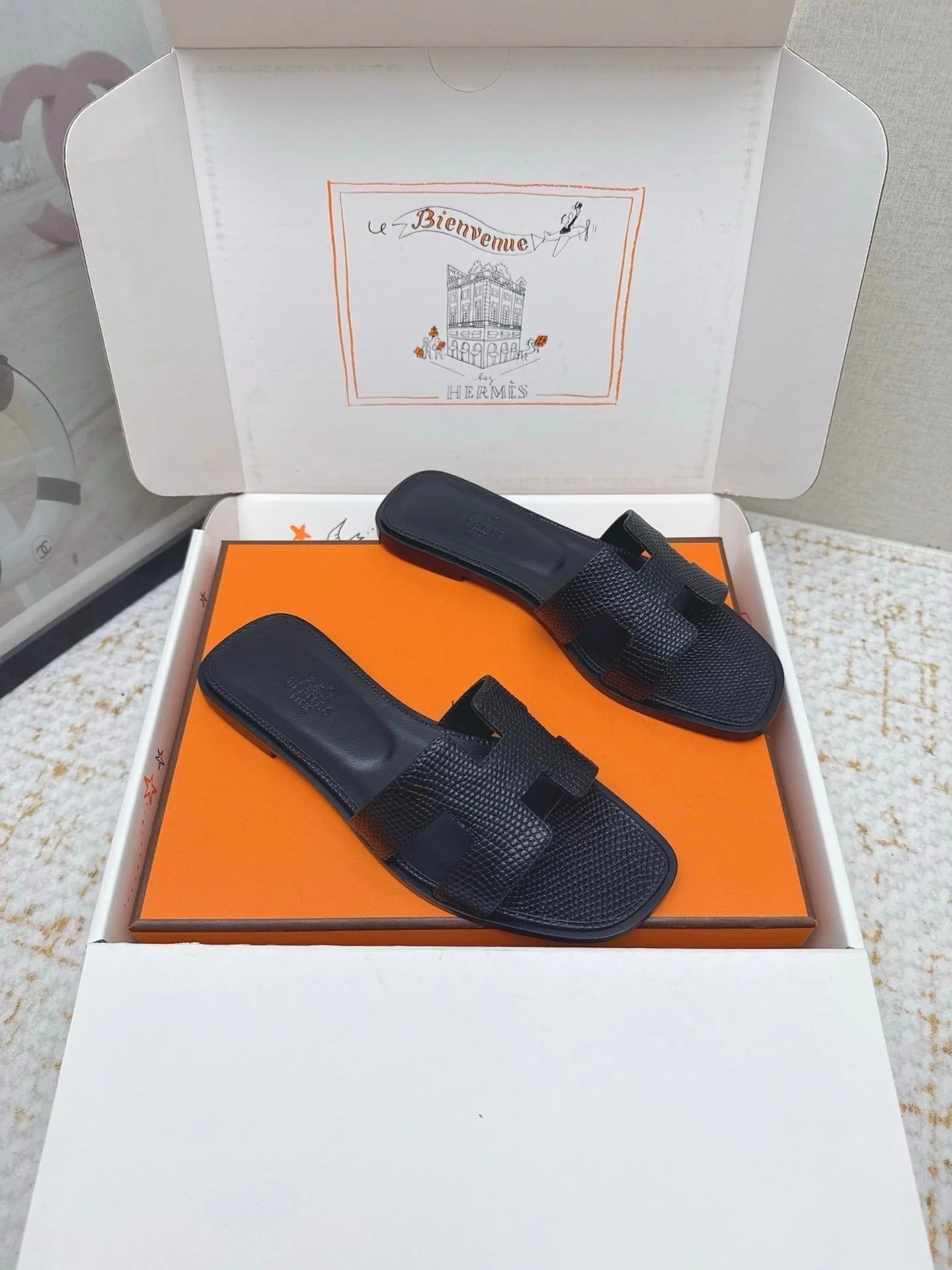 HM 26ss Oran Sandals Black Cowhide 625038