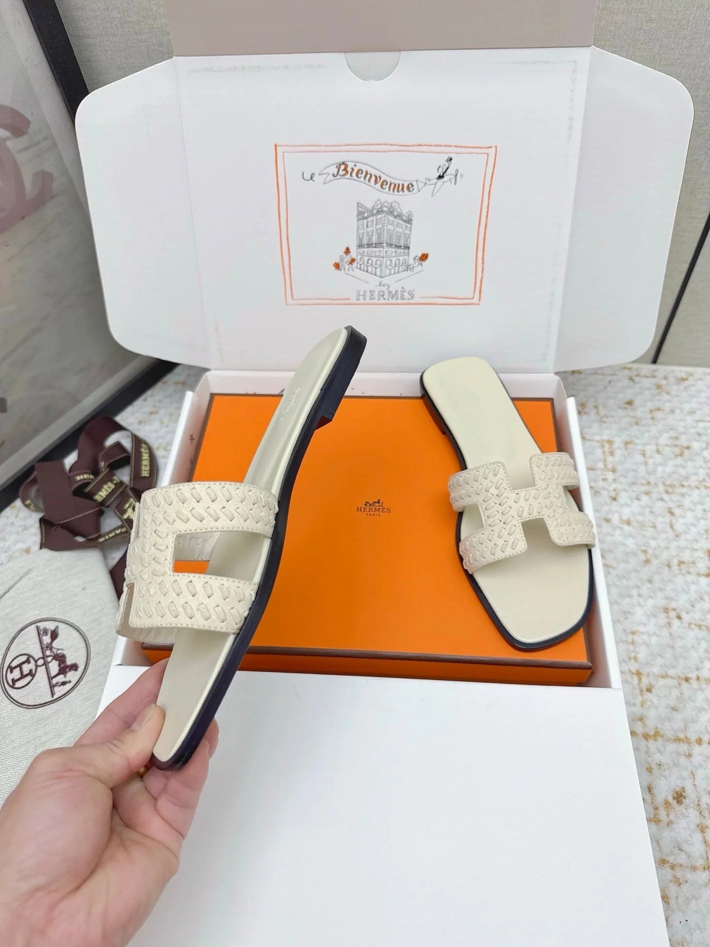 HM 26ss Oran Sandals Cream Suede Sheepskin 625136