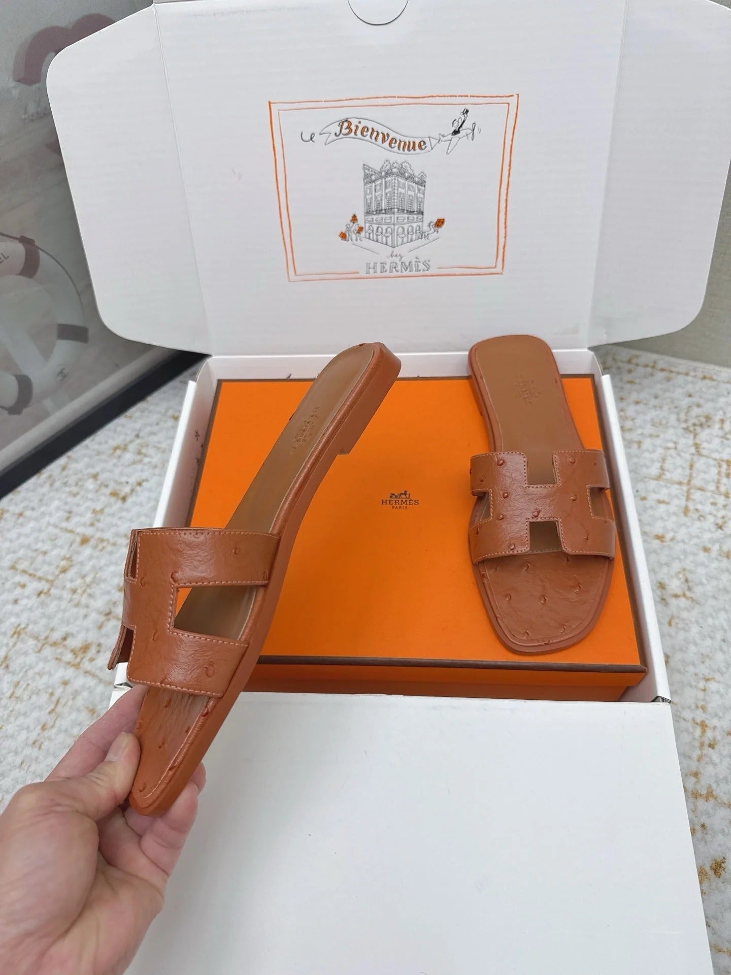 HM 26ss Oran Sandals Brown Ostrich Leather 625092