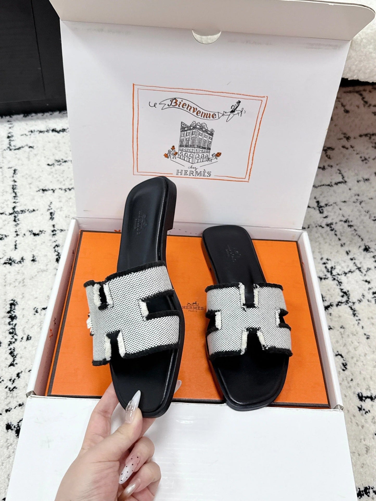 HM 26ss Oran Sandals Black White Canvas Cowhide 617213