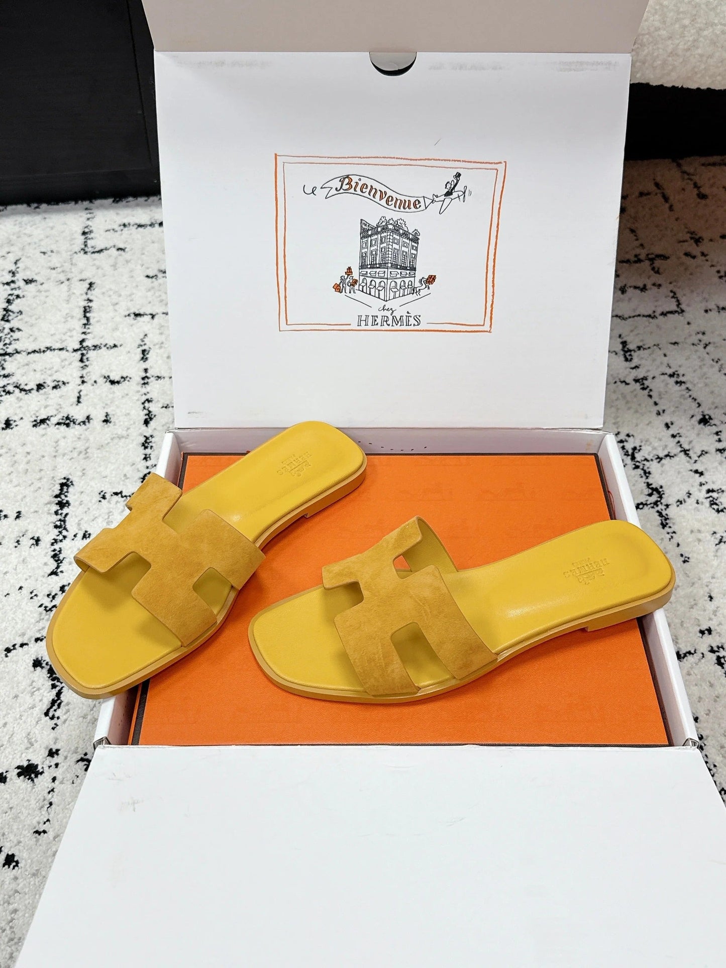 HM 26ss Oran Sandals Yellow Suede Cowhide 617194