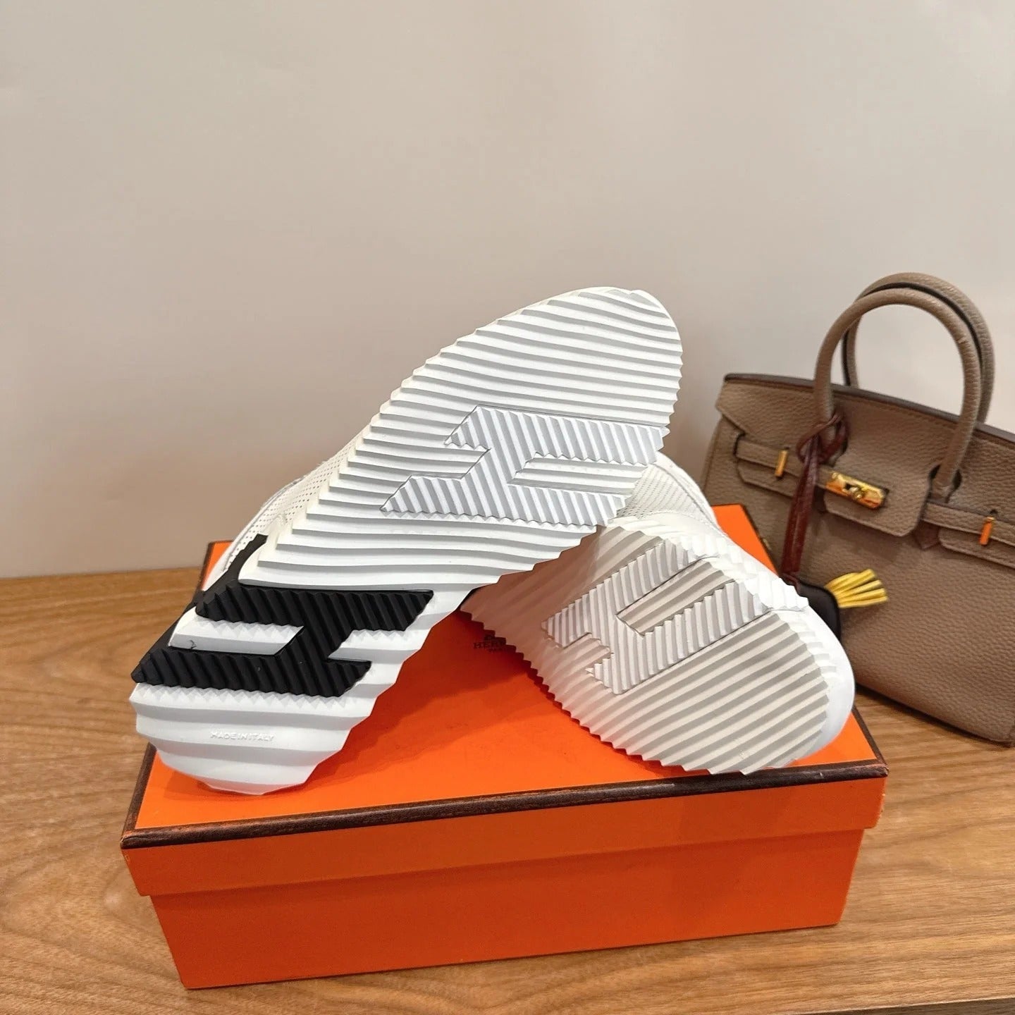 HM 26ss Sneakers White Leather 638575