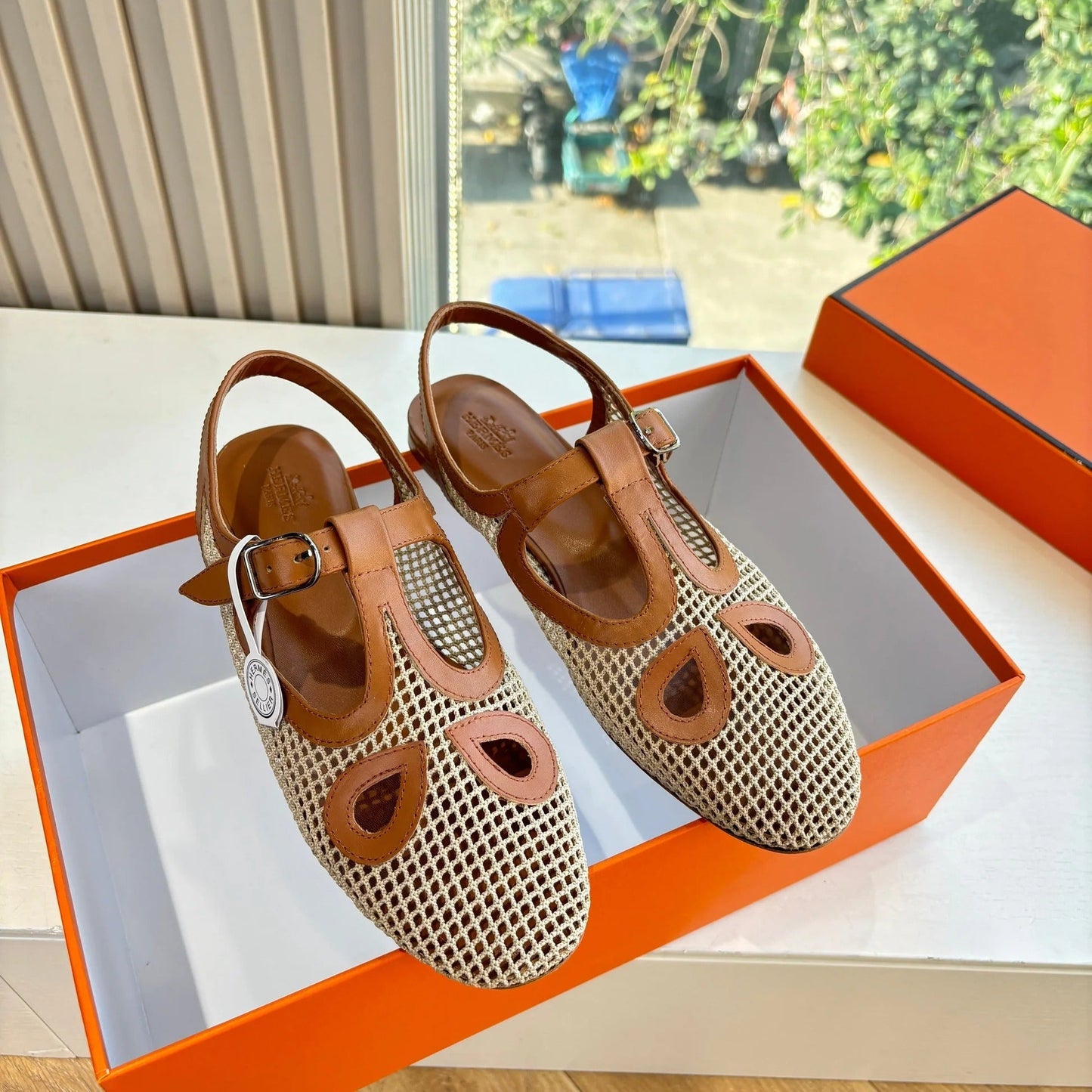 HM 26ss Pig-Nose Flat Sandals Brown Beige Mesh Sheepskin 603925