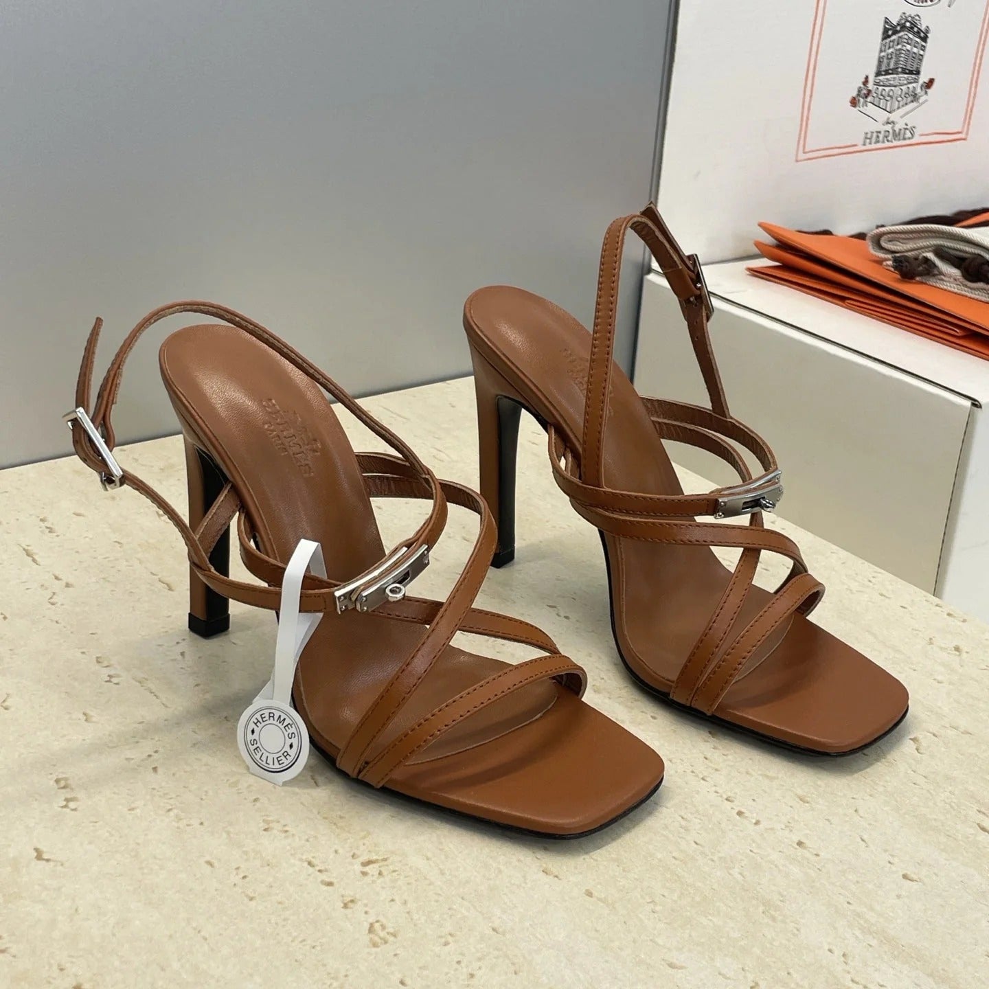 HM 26ss Kelly Sliver Buckle Sandals 95 Brown Calfskin 607166