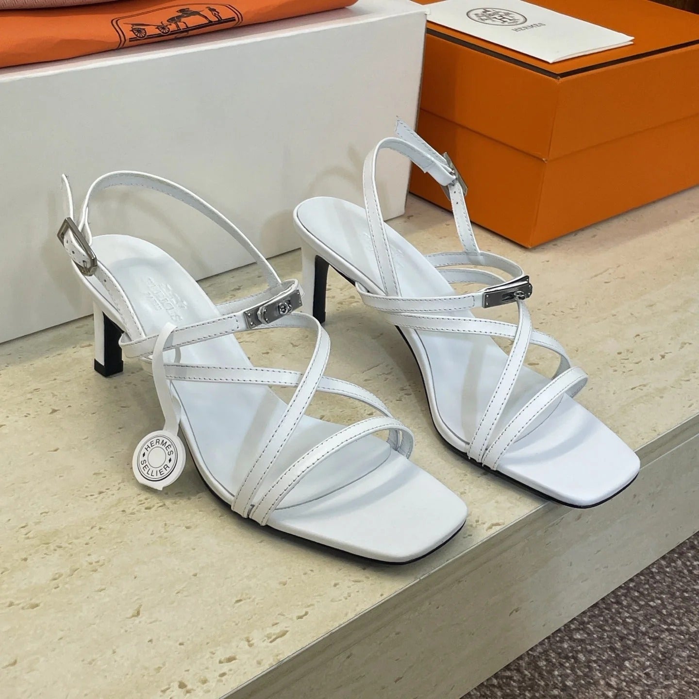 HM 26ss Kelly Sliver Buckle Sandals 65 White Calfskin 607168
