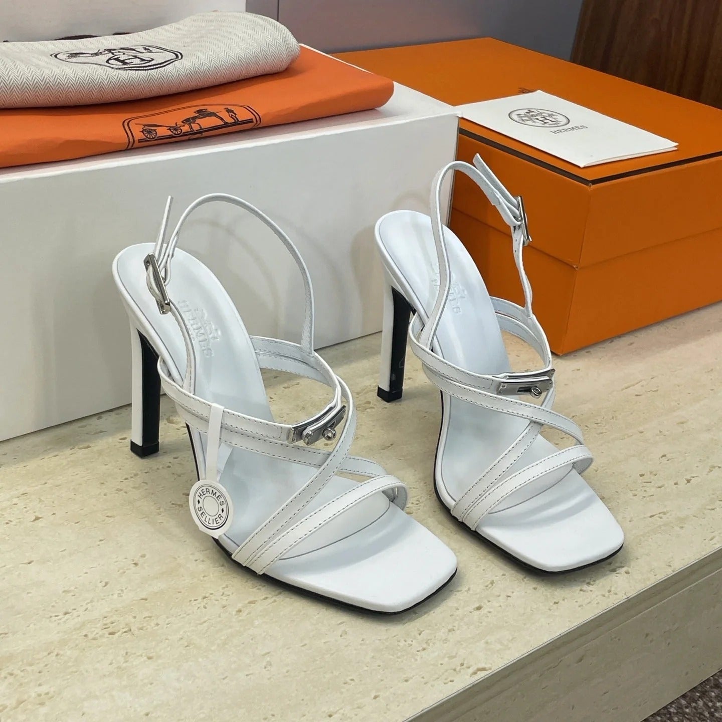 HM 26ss Kelly Sliver Buckle Sandals 95 White Calfskin 607169