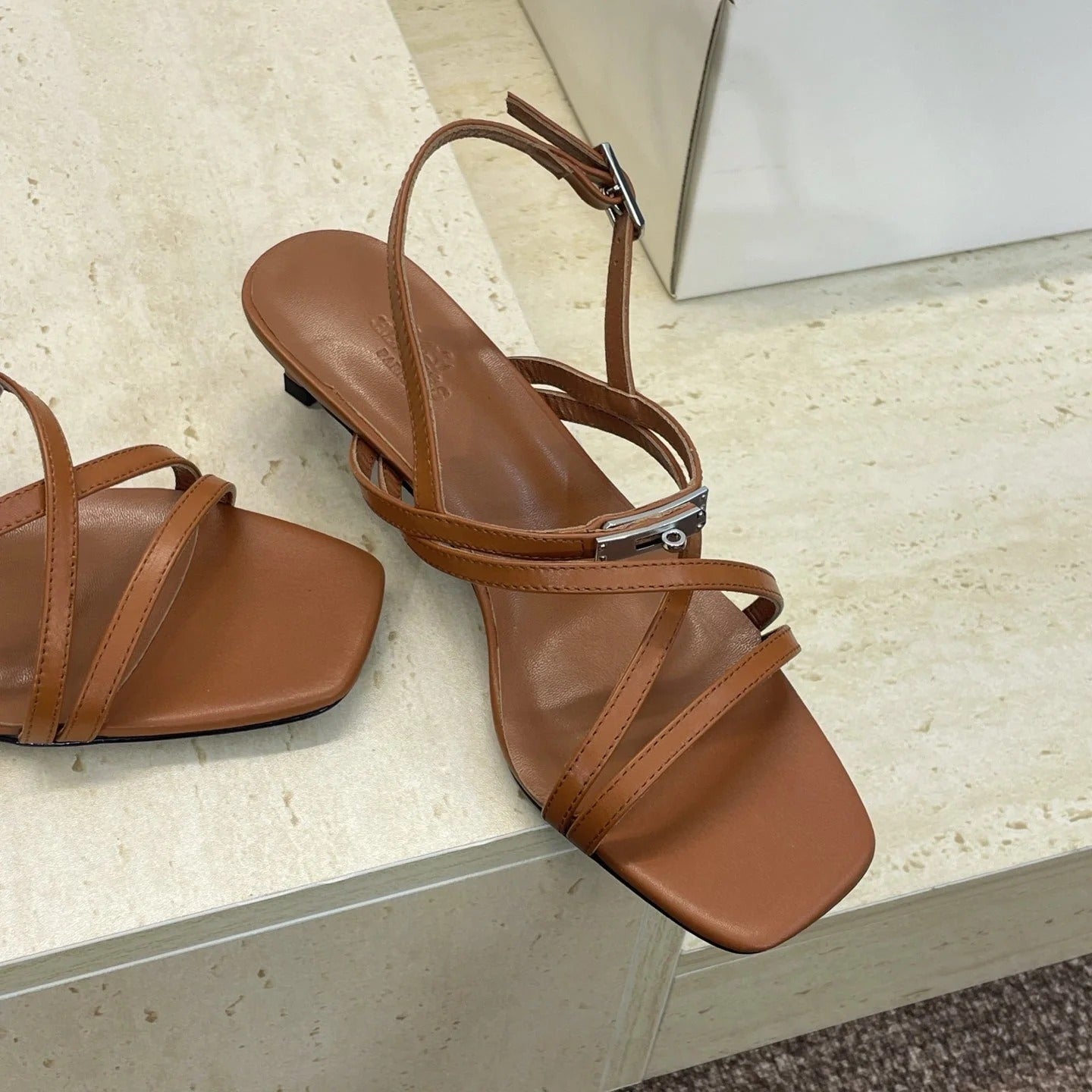 HM 26ss Kelly Sliver Buckle Sandals 40 Brown Calfskin 607164