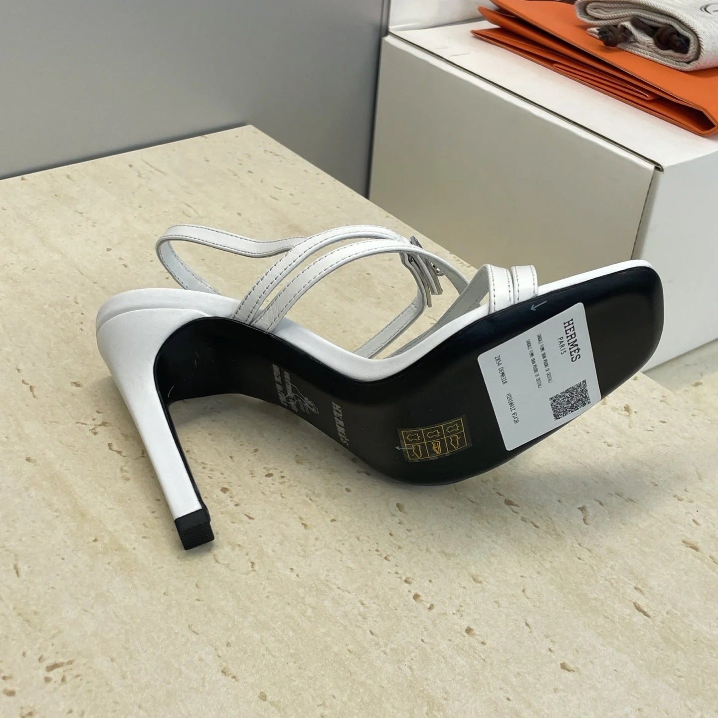 HM 26ss Kelly Sliver Buckle Sandals 95 White Calfskin 607169