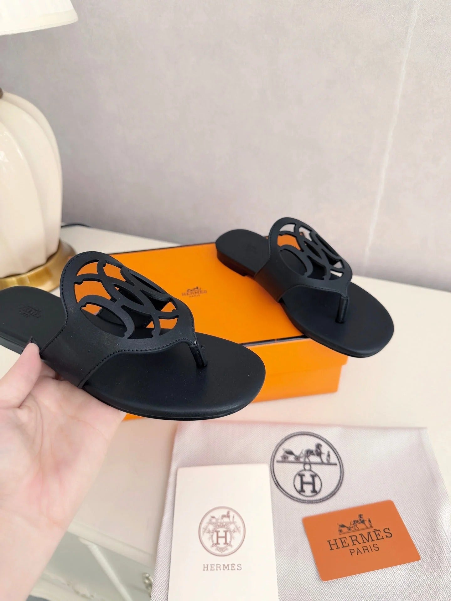 HM 26ss Pig-Nose Slipper Black Leather 605914