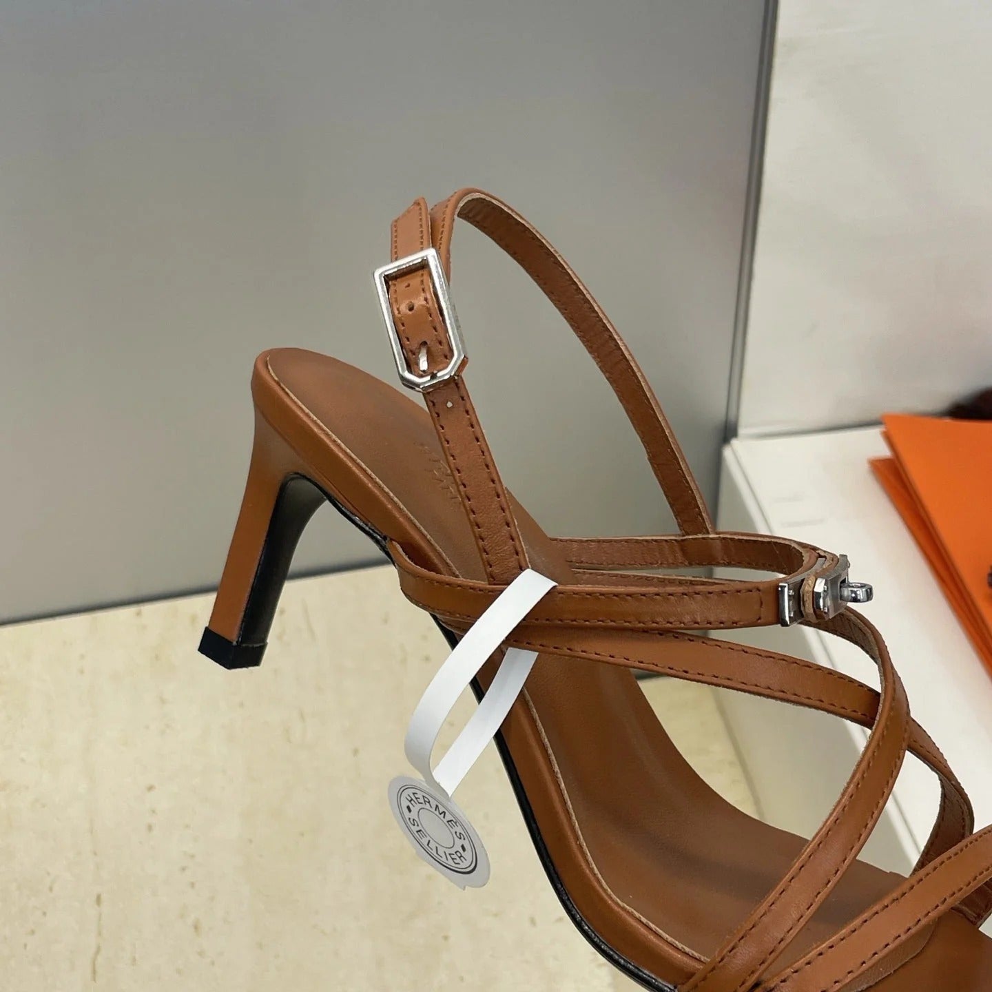 HM 26ss Kelly Sliver Buckle Sandals 65 Brown Calfskin 607165