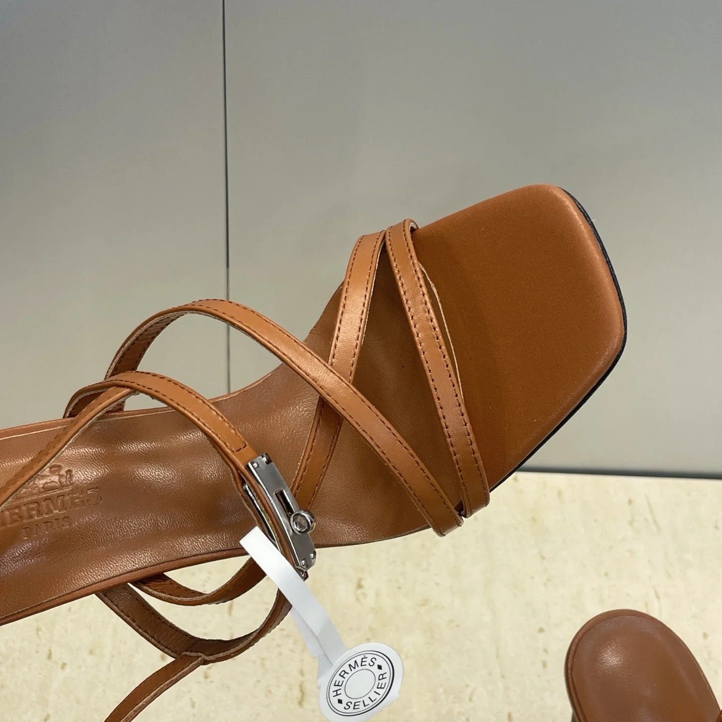 HM 26ss Kelly Sliver Buckle Sandals 95 Brown Calfskin 607166