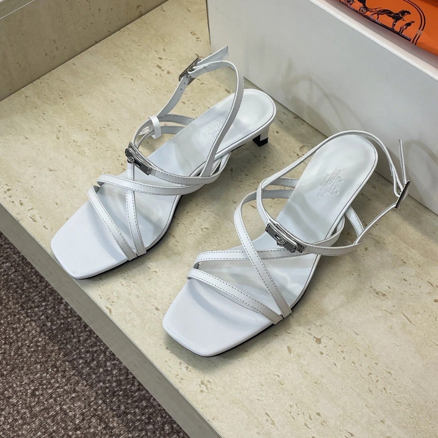 HM 26ss Kelly Sliver Buckle Sandals 40 White Calfskin 607167