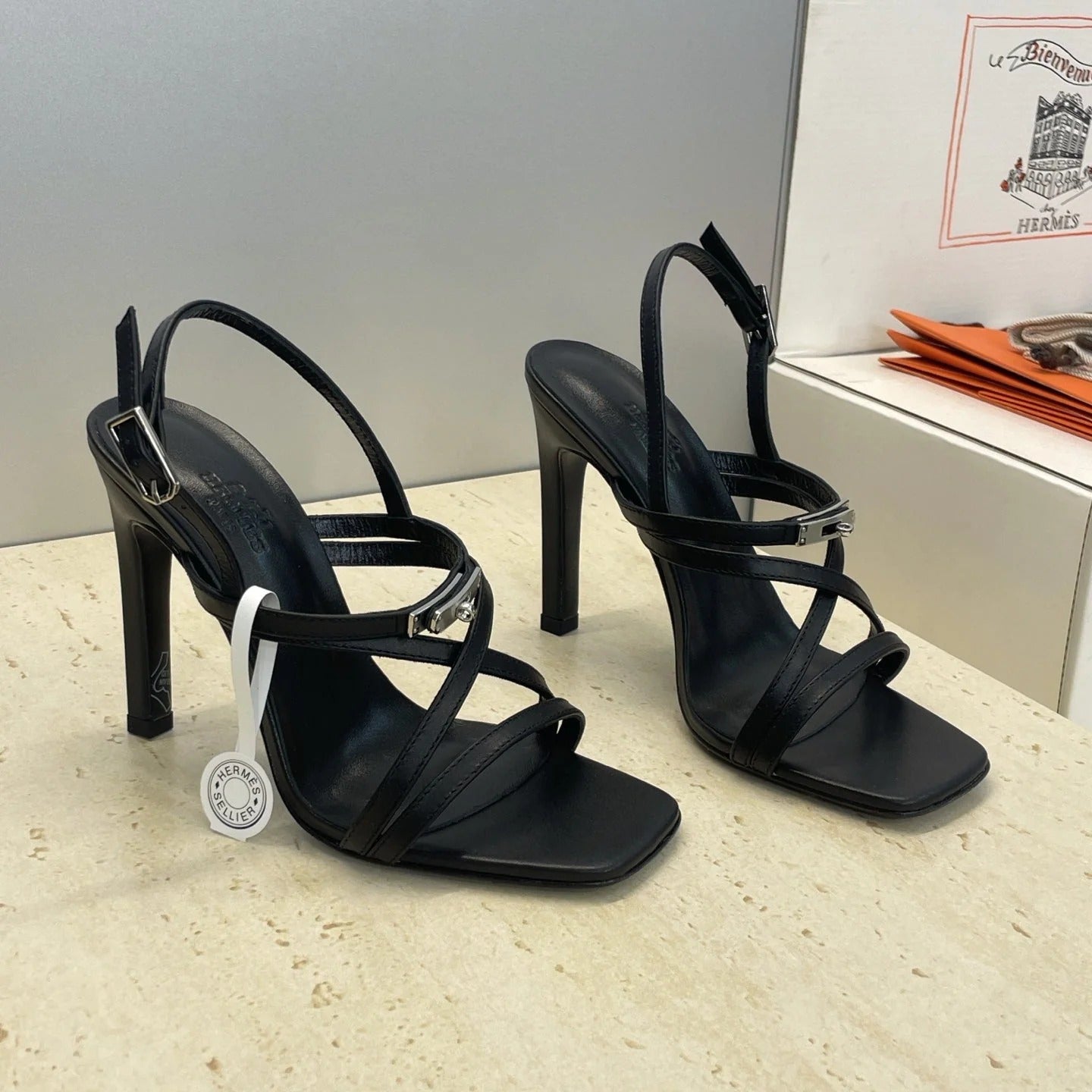 HM 26ss Kelly Sliver Buckle Sandals 95 Black Calfskin 607172