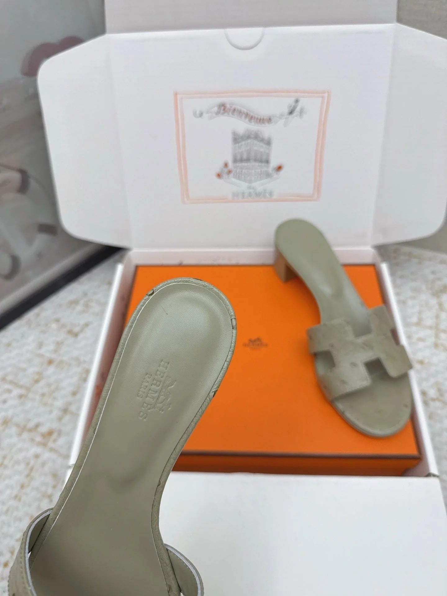 HM 26ss Oran Sandals 50 Sage Green Ostrich Leather 625126