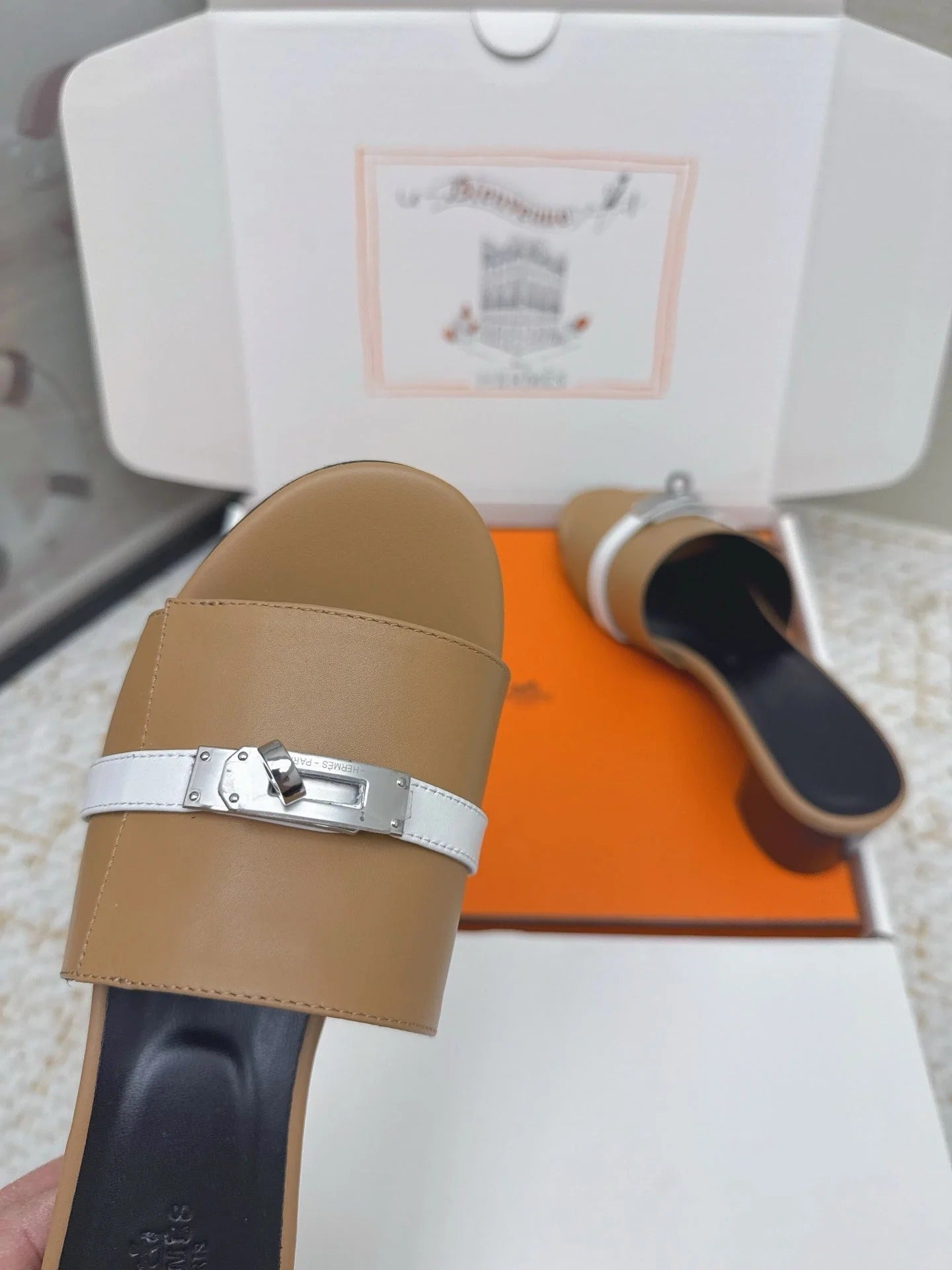 HM 26ss Oasis Sandals 50 Beige Camel Sheepskin Sliver Buckle 625174