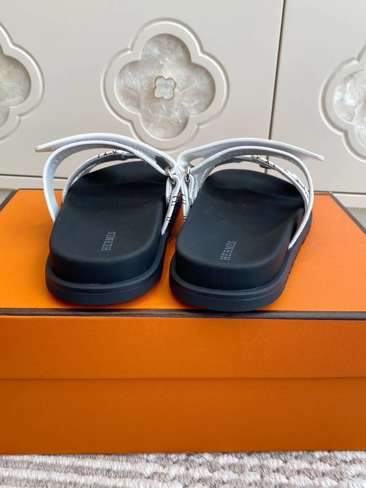 HM 2026 Velcro Slippers White Sheepskin 667458