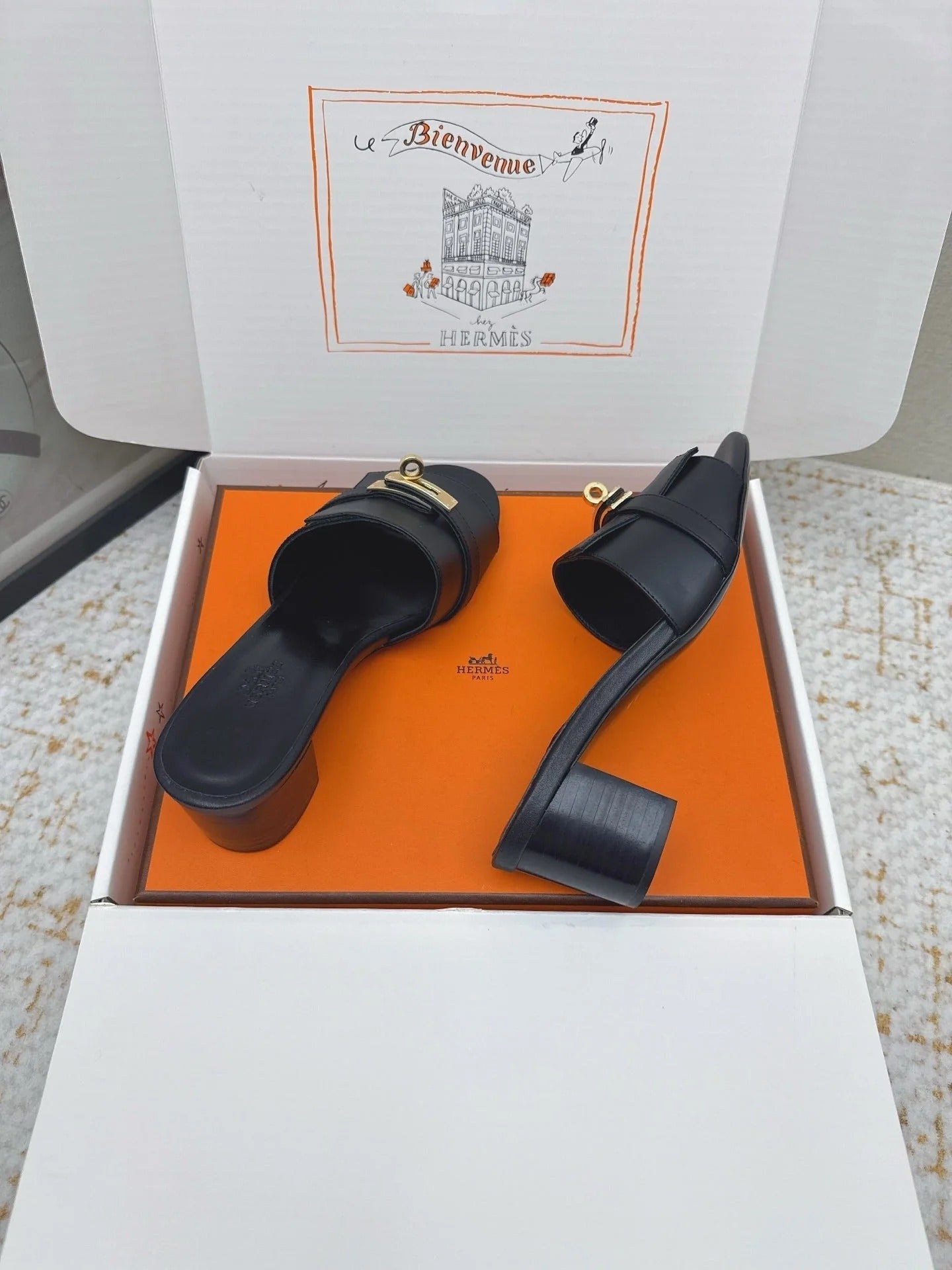 HM 26ss Oasis Sandals 50 Black Sheepskin Gold Buckle 625161