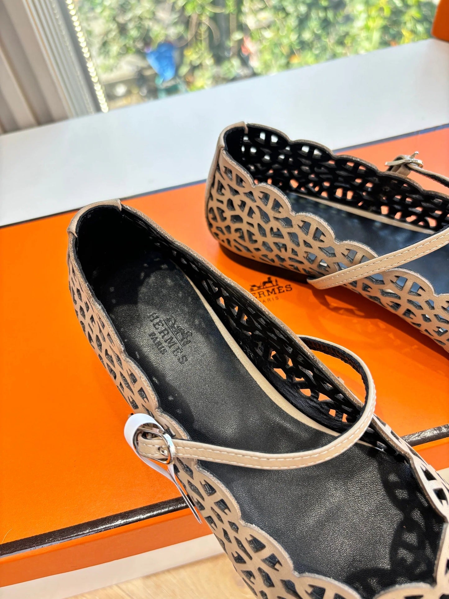 HM 26ss Pig-Nose Ballet Flat Beige Black Cowhide 603929