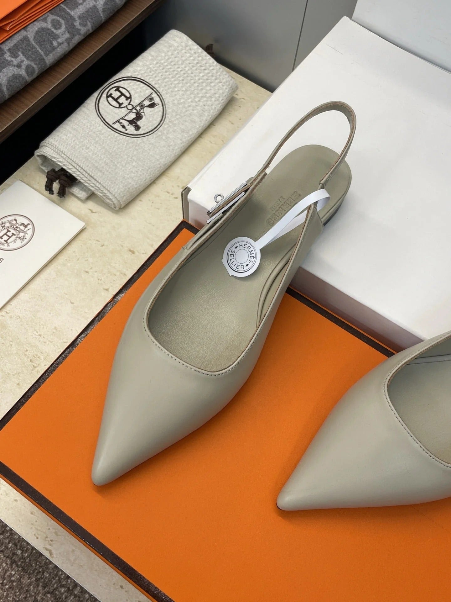 HM 26ss Slingback Flat Beige Calfskin 607273