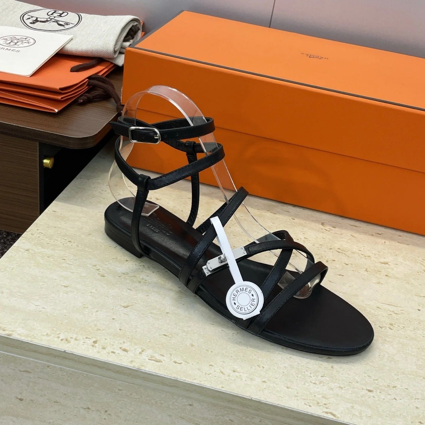 HM 26ss Kelly Sliver Buckle Sandals Black Calfskin 607161