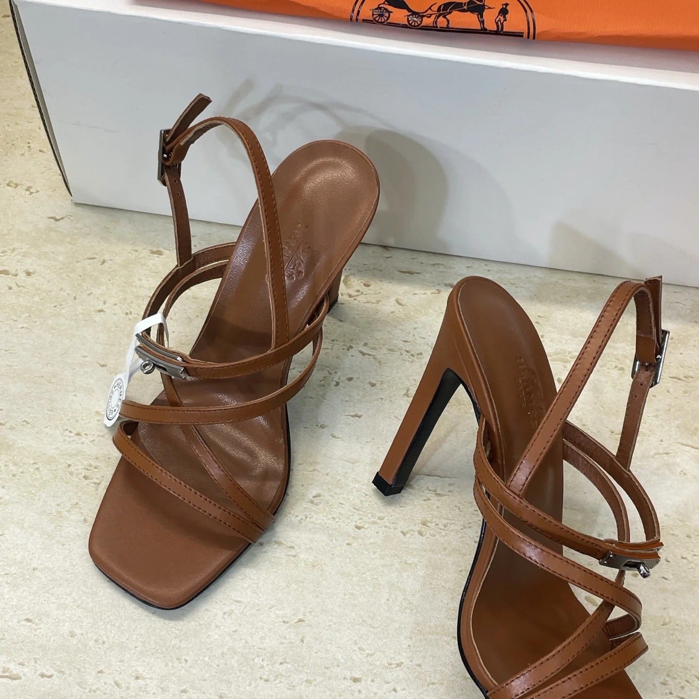 HM 26ss Kelly Sliver Buckle Sandals 95 Brown Calfskin 607166