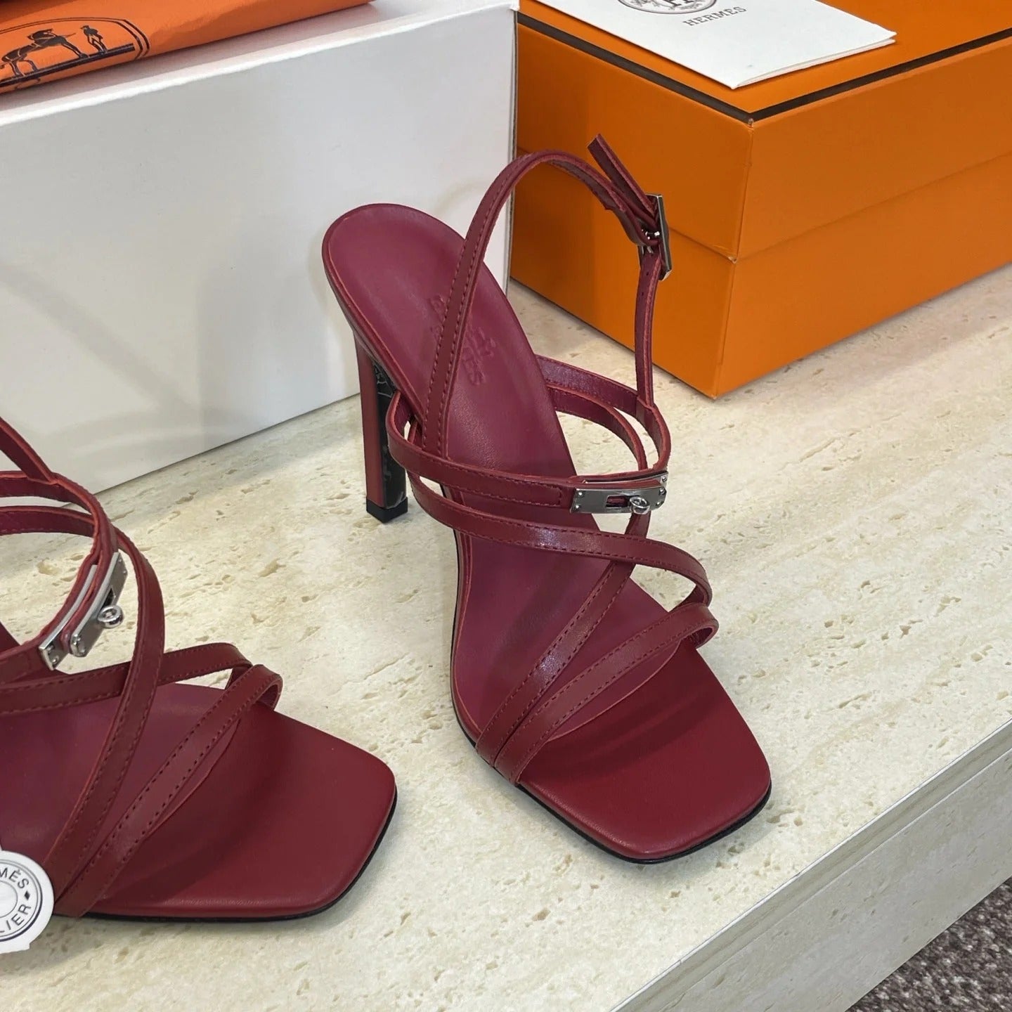 HM 26ss Kelly Sliver Buckle Sandals 95 Dark Red Calfskin 607175