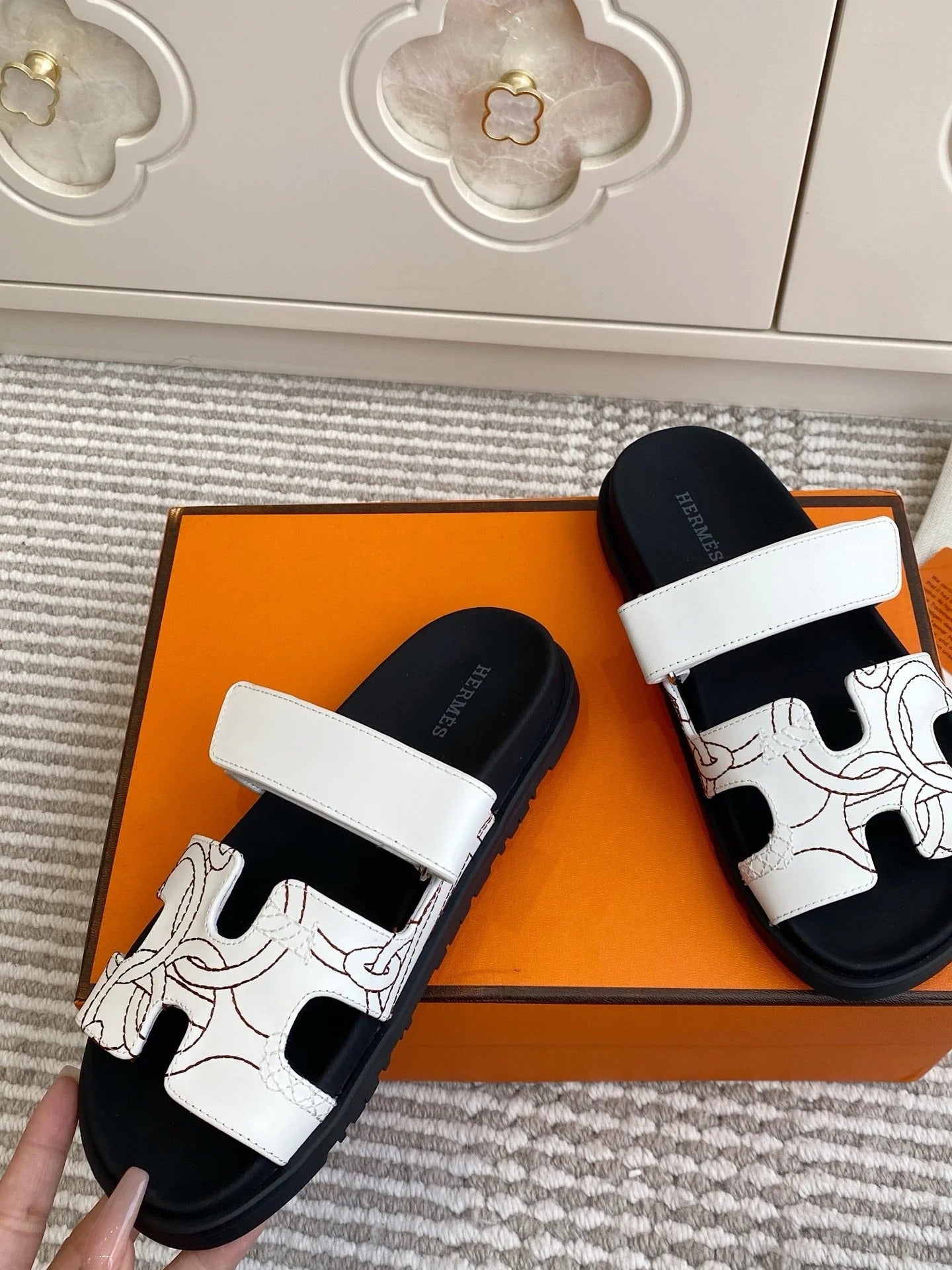 HM 2026 Velcro Slippers White Sheepskin 667458