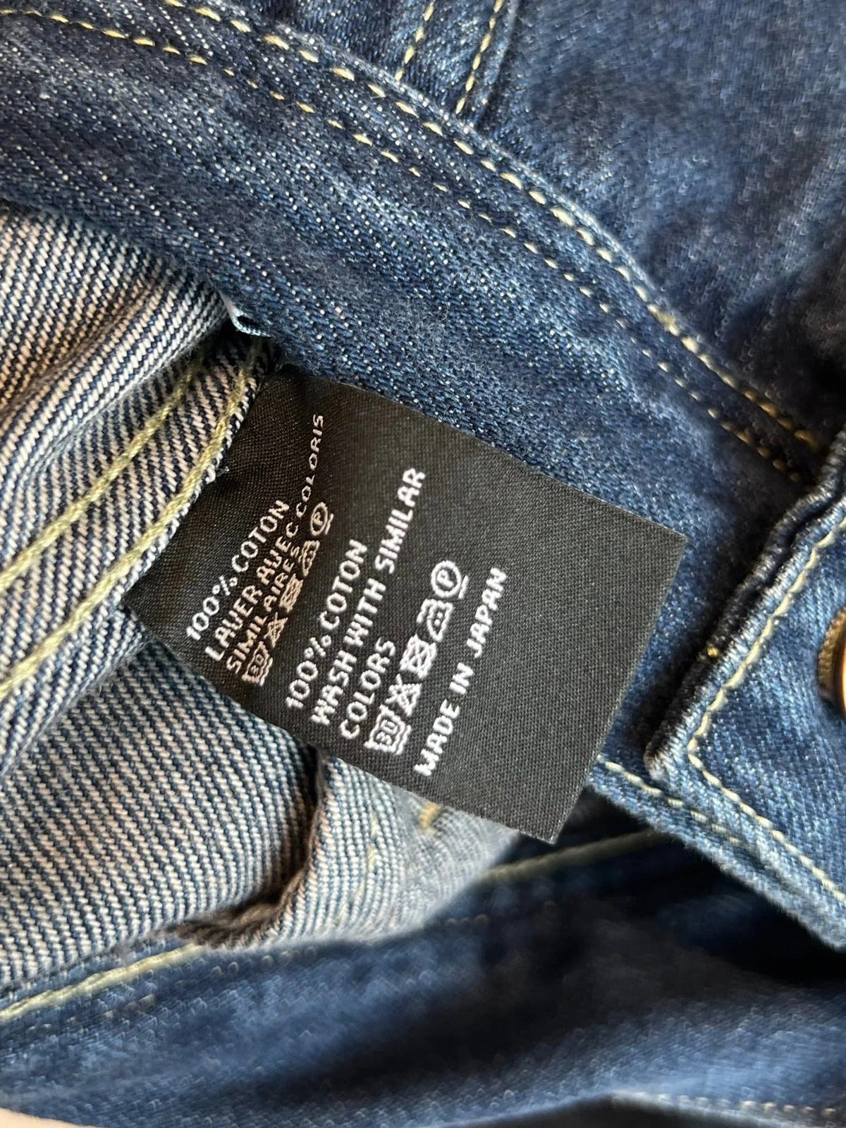 CLASSIC TRUCKER JACKET INDIGO DENIM CONTRAST STITCHING SILVER BUTTONS Ask ChatGPT