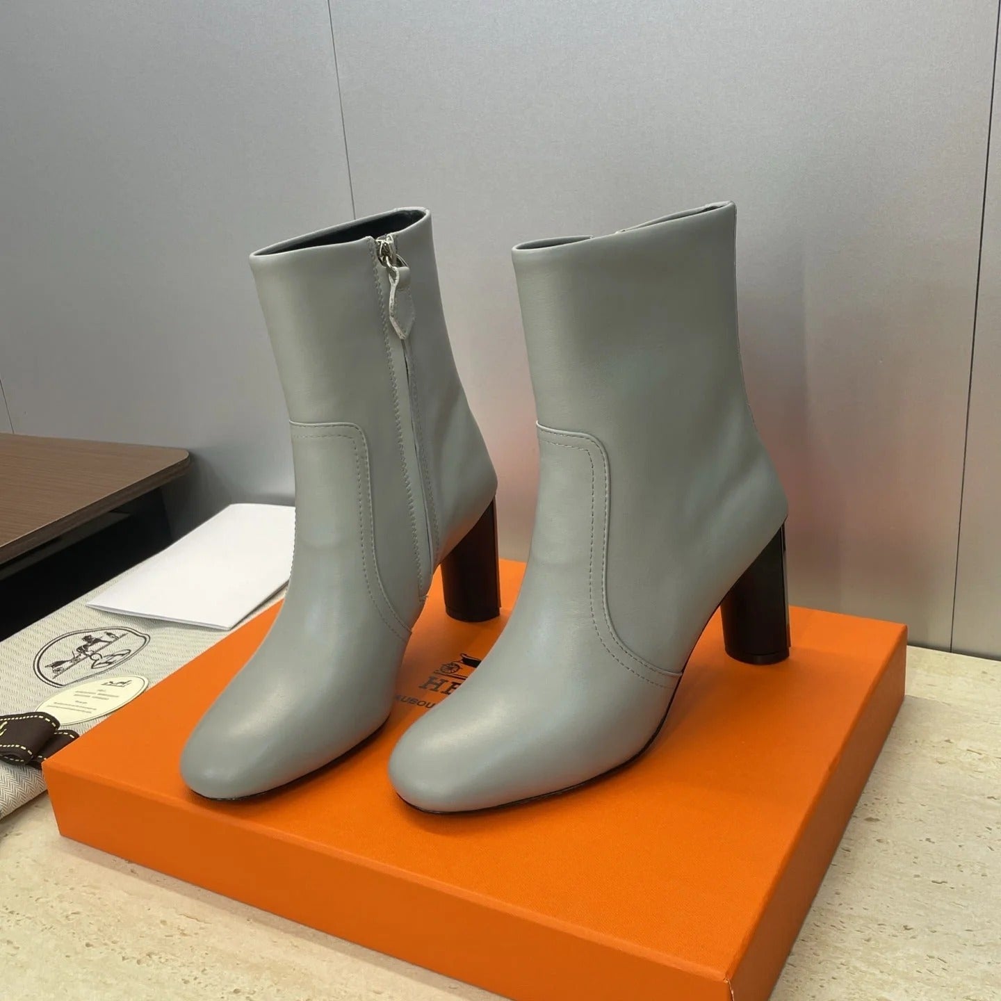 HM 26ss Lolita Chelsea Boots 80 Light Gray Calfskin 607088