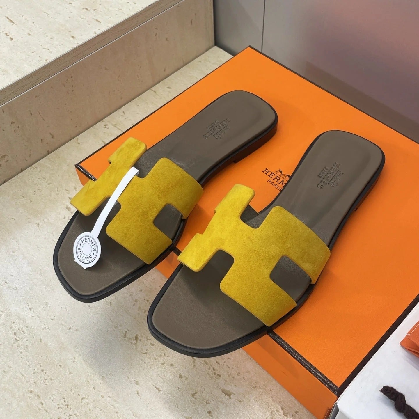 HM 26ss Oran Sandals Brown Yellow Suede Cowhide 607209