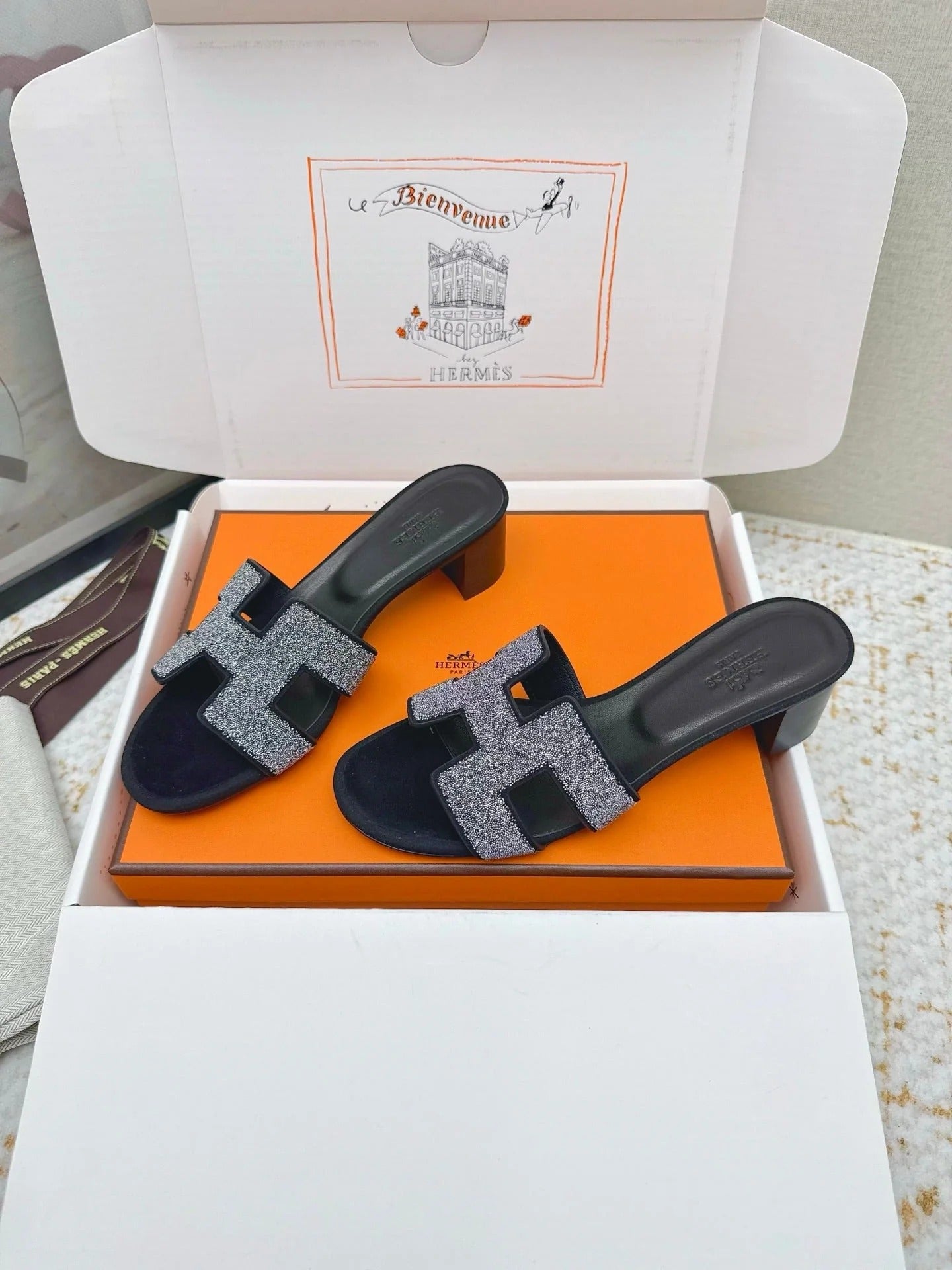 HM 26ss Oran Sandals 50 Black Rhinestone Cowhide 625267
