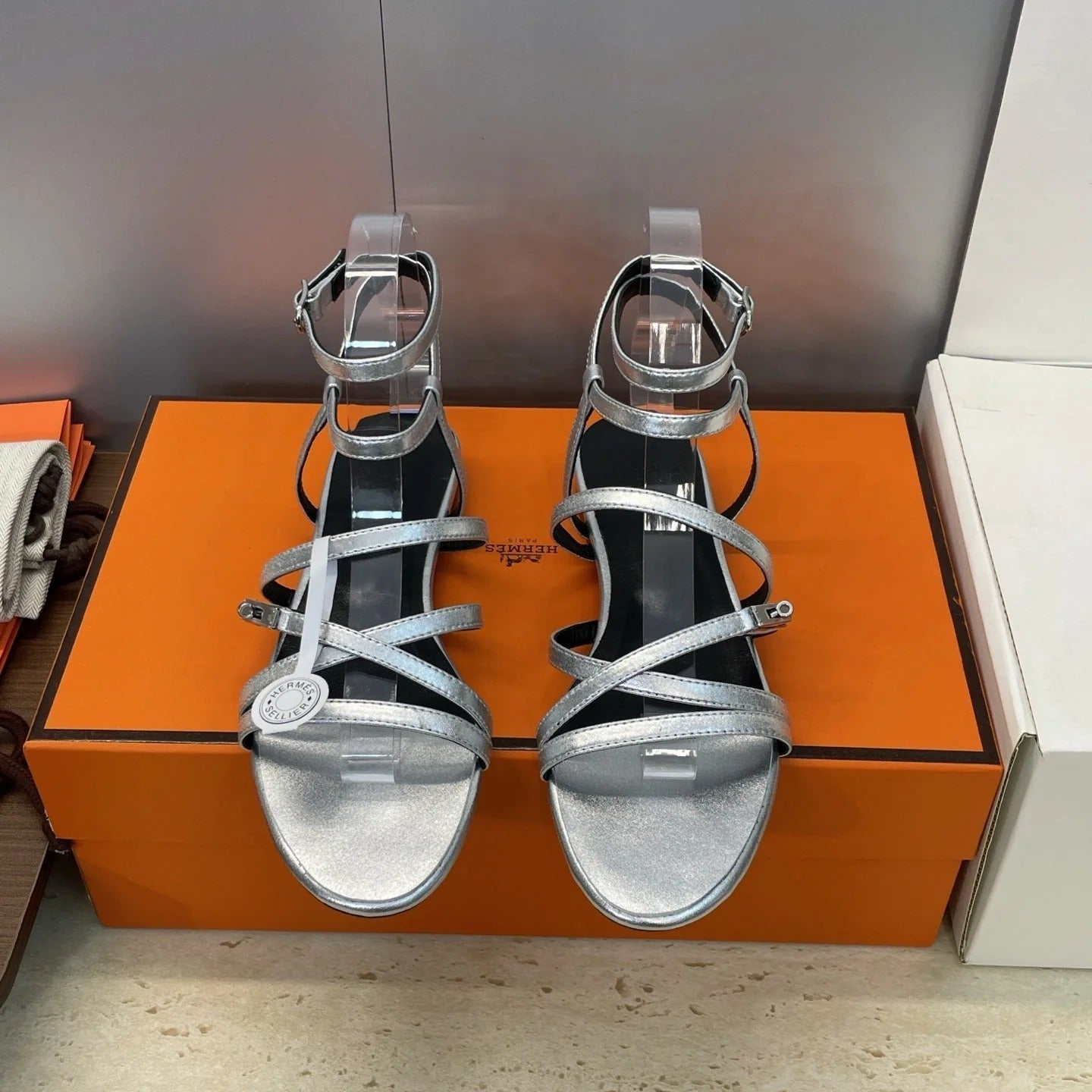 HM 26ss Kelly Sliver Buckle Sandals Sliver Calfskin 607163