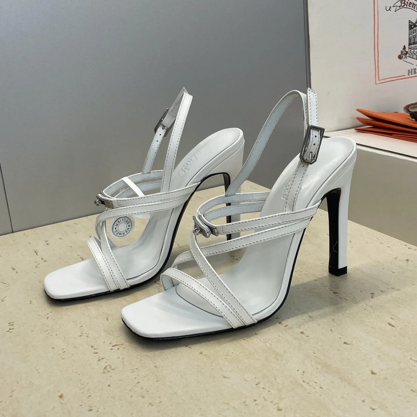HM 26ss Kelly Sliver Buckle Sandals 95 White Calfskin 607169