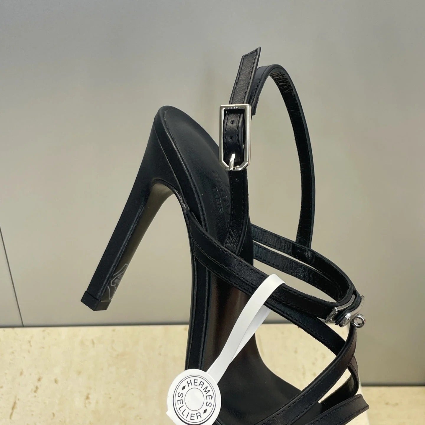 HM 26ss Kelly Sliver Buckle Sandals 95 Black Calfskin 607172