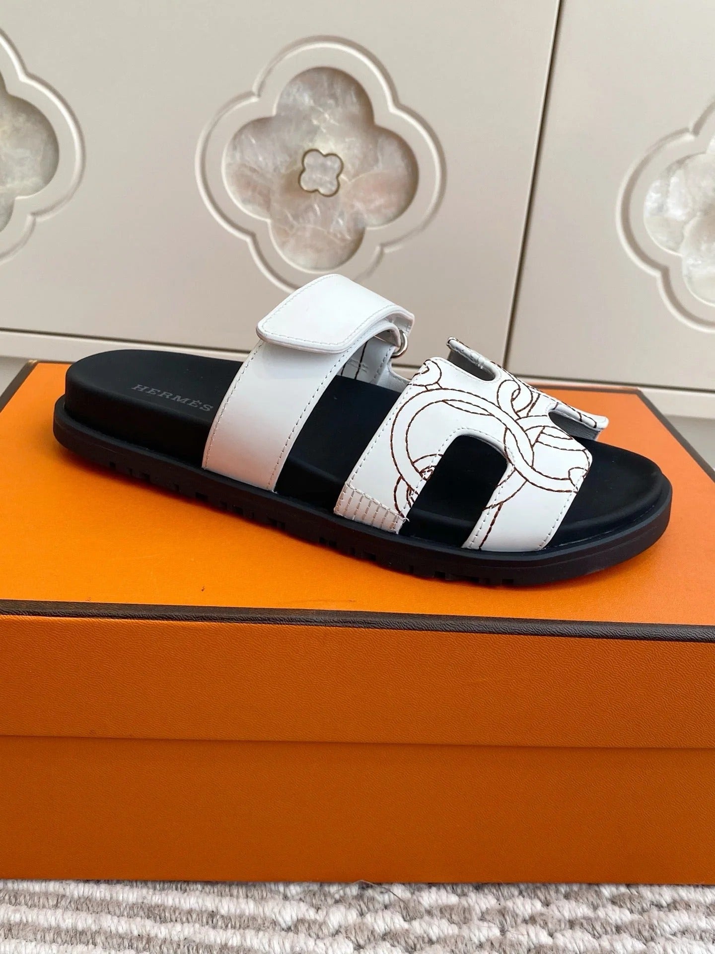 HM 2026 Velcro Slippers White Sheepskin 667458