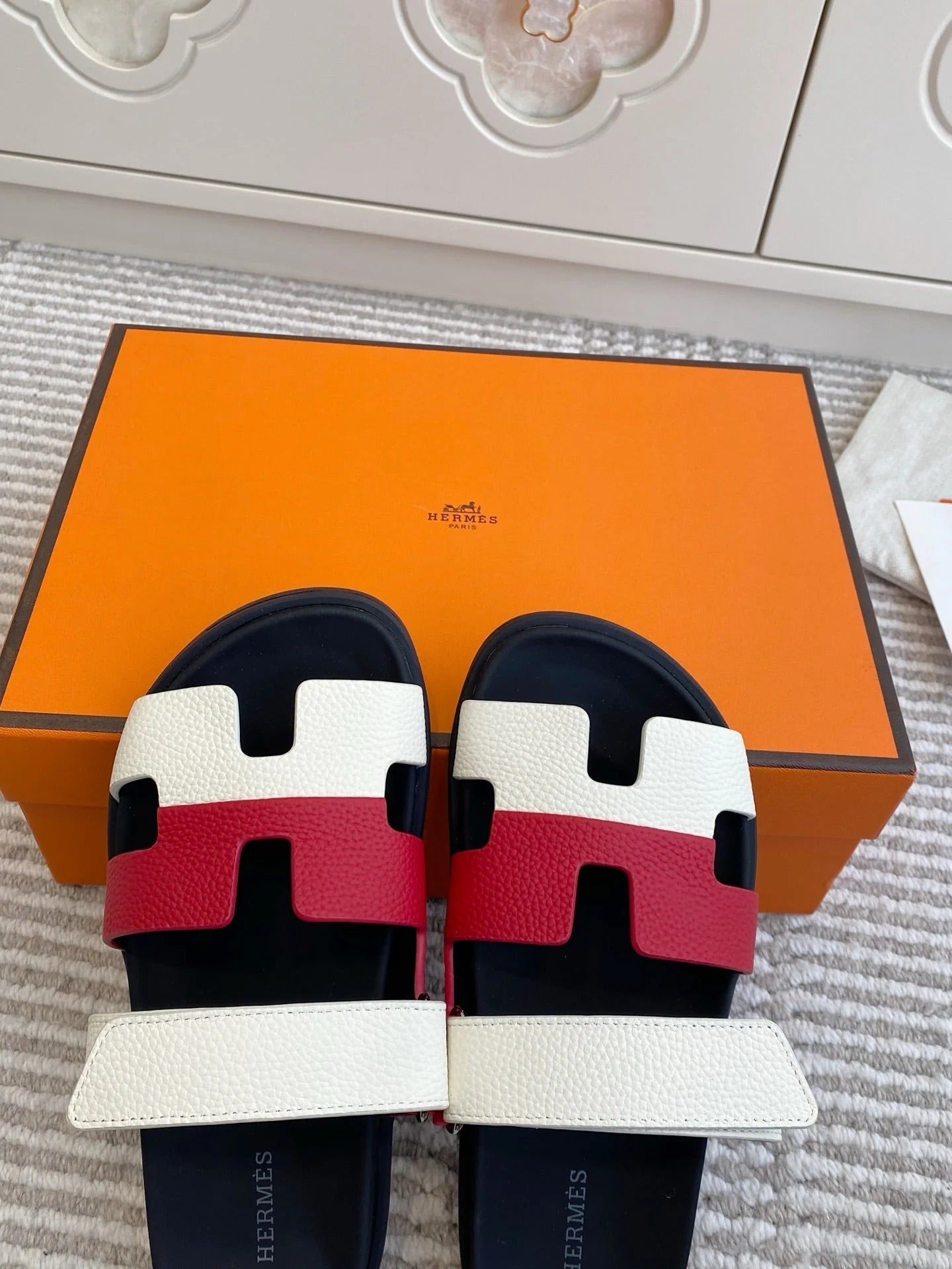 HM 2026 Velcro Slippers Black White Red Cowhide 667465