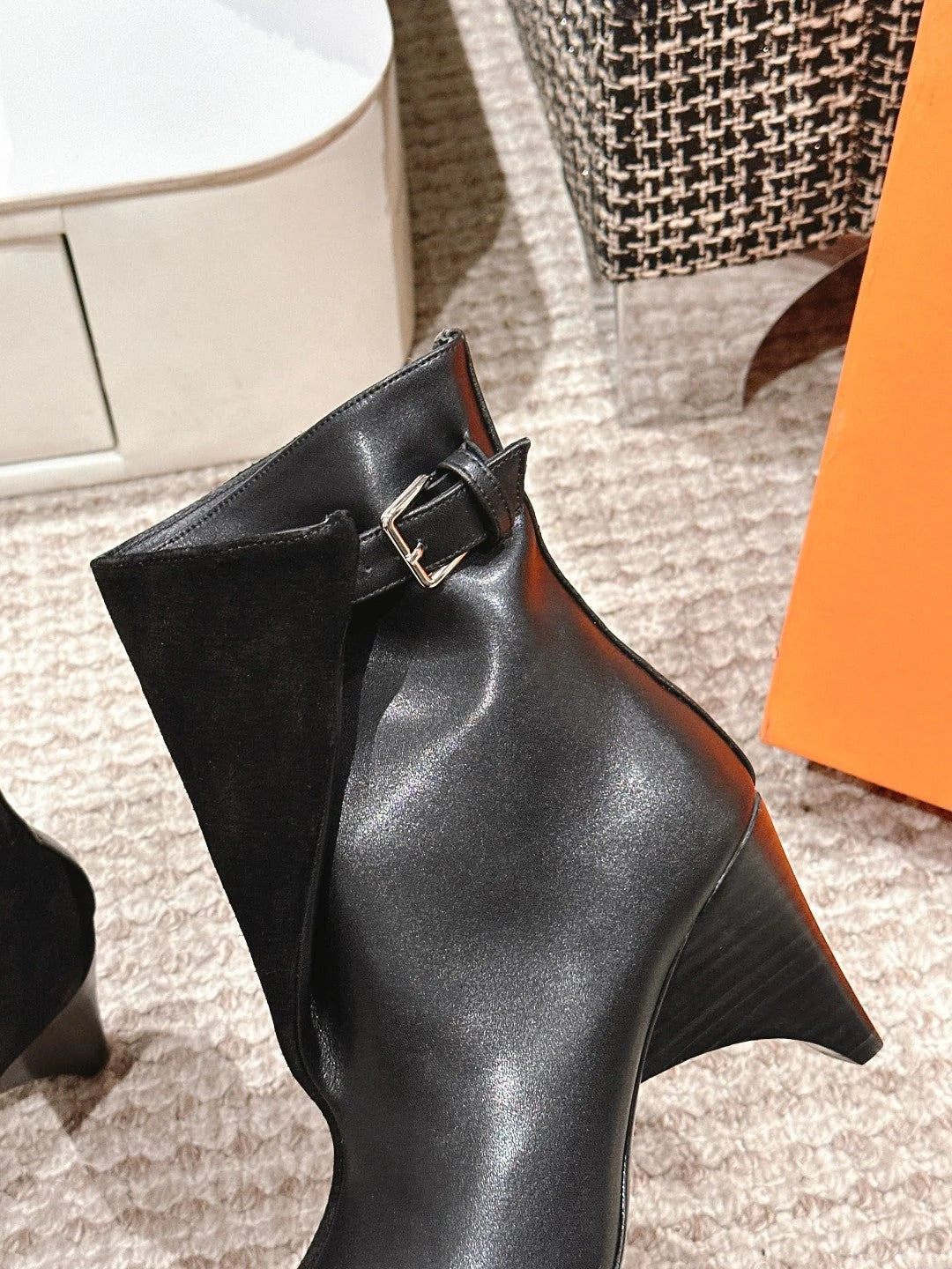 HM HILONA 6 CM ANKLE BOOTS IN BLACK CALFSKIN AND SUEDE