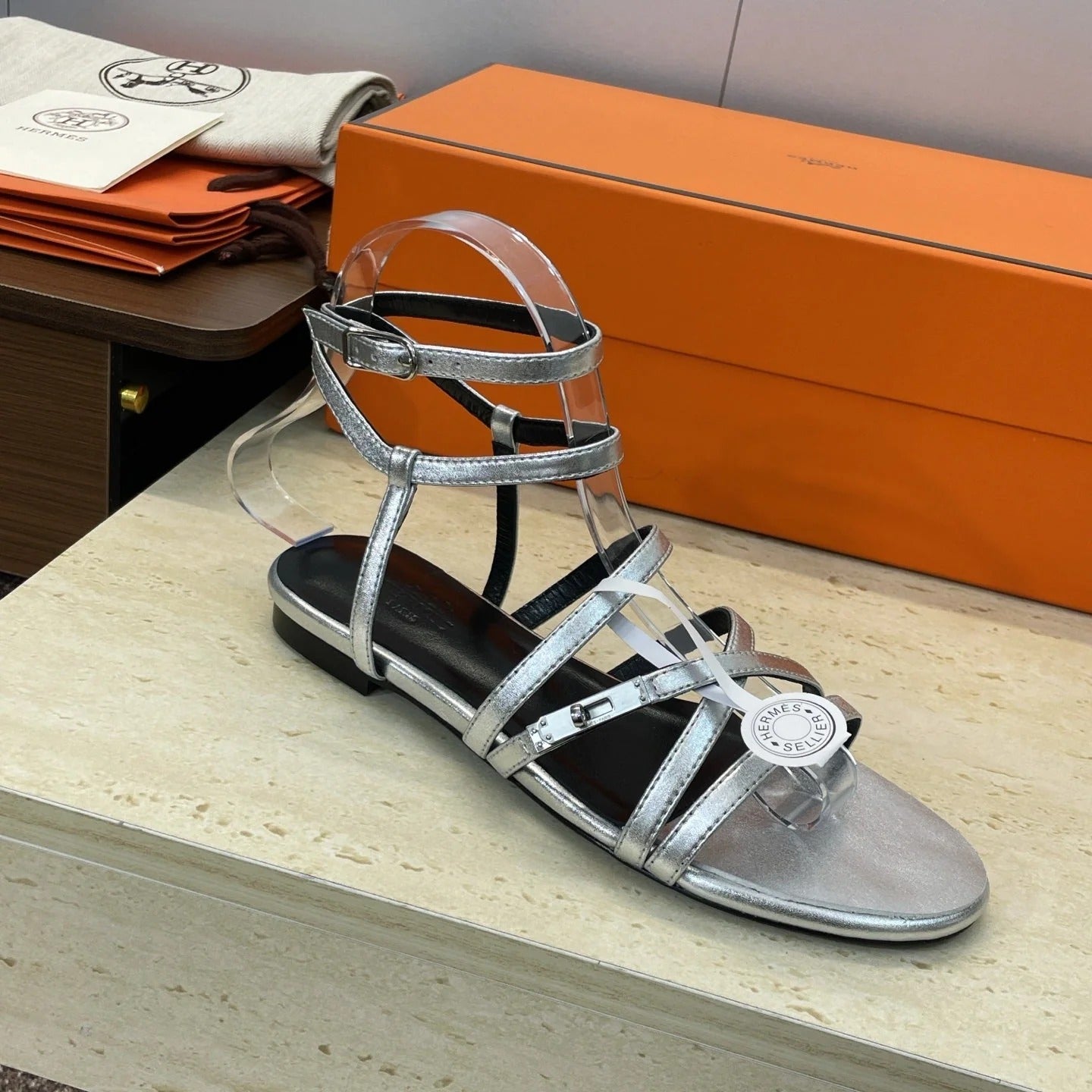HM 26ss Kelly Sliver Buckle Sandals Sliver Calfskin 607163