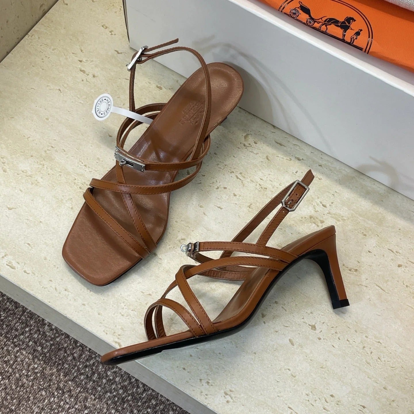 HM 26ss Kelly Sliver Buckle Sandals 65 Brown Calfskin 607165