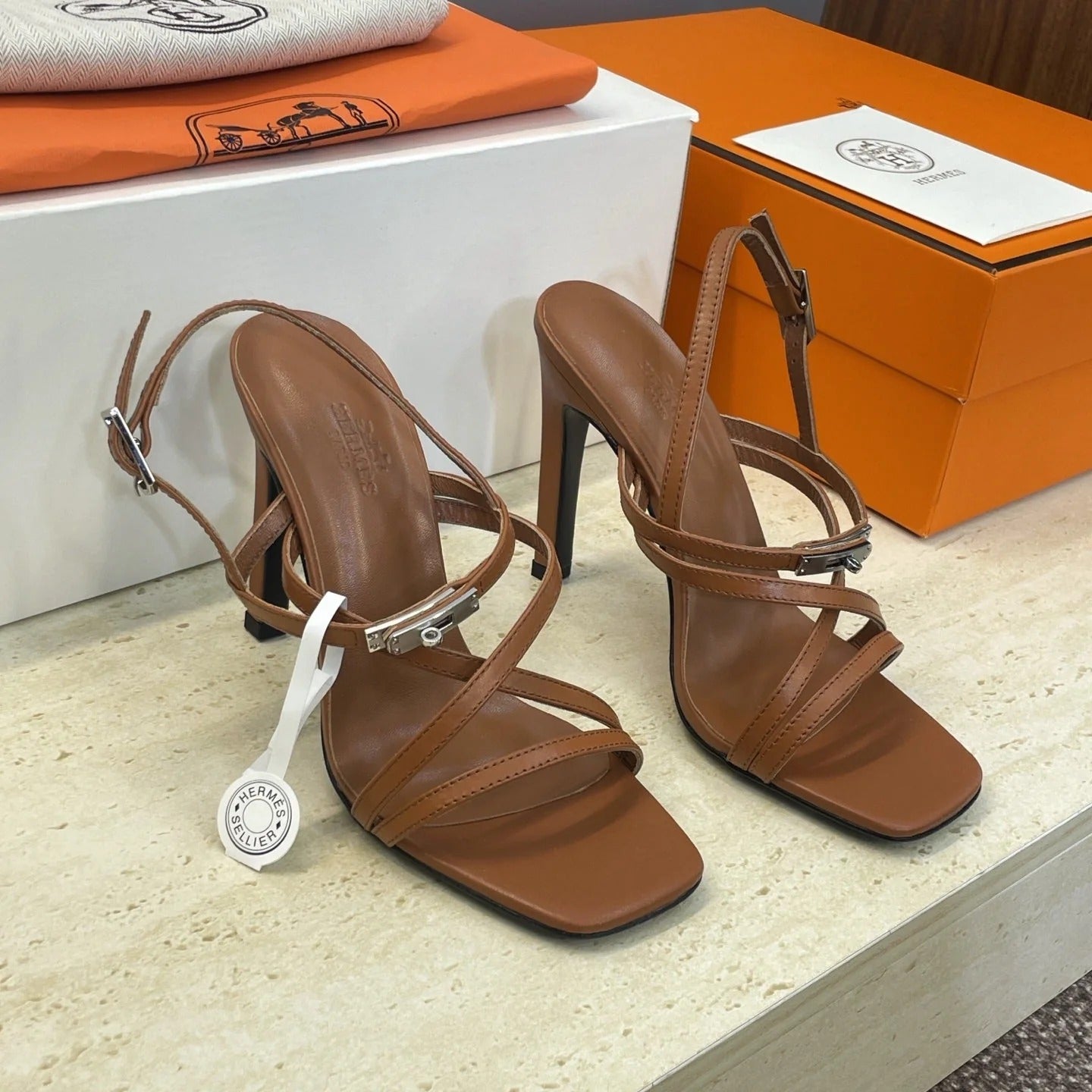 HM 26ss Kelly Sliver Buckle Sandals 95 Brown Calfskin 607166