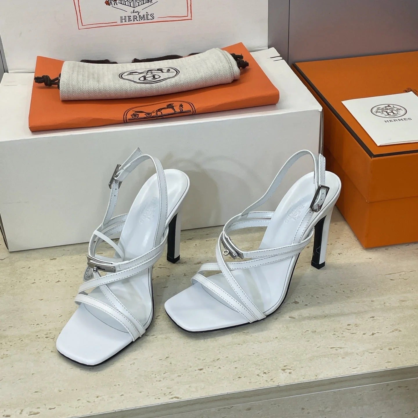 HM 26ss Kelly Sliver Buckle Sandals 95 White Calfskin 607169