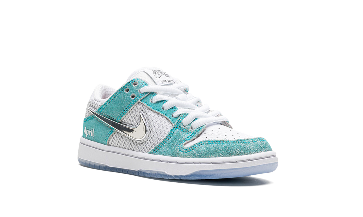 SB Dunk Low Pro QS PS "April Skateboards" FZ6106 300