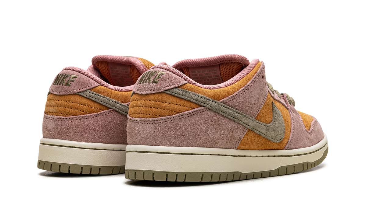 SB Dunk Low "Red Stardust" HJ4135 600