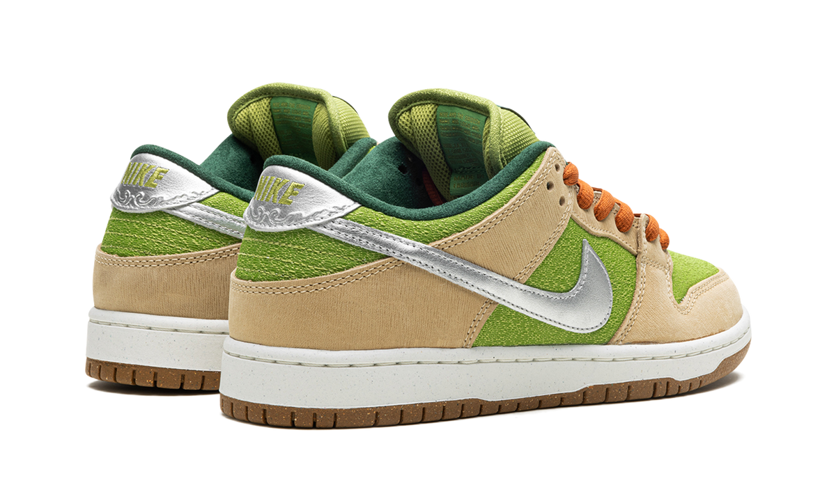 SB Dunk Low "Escargot" FQ7585 200