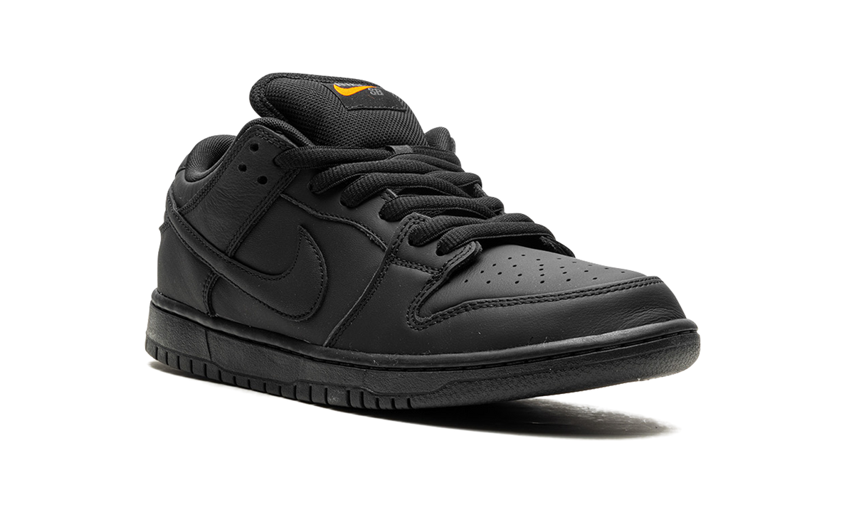 SB Dunk "Triple Black" FJ1674 001